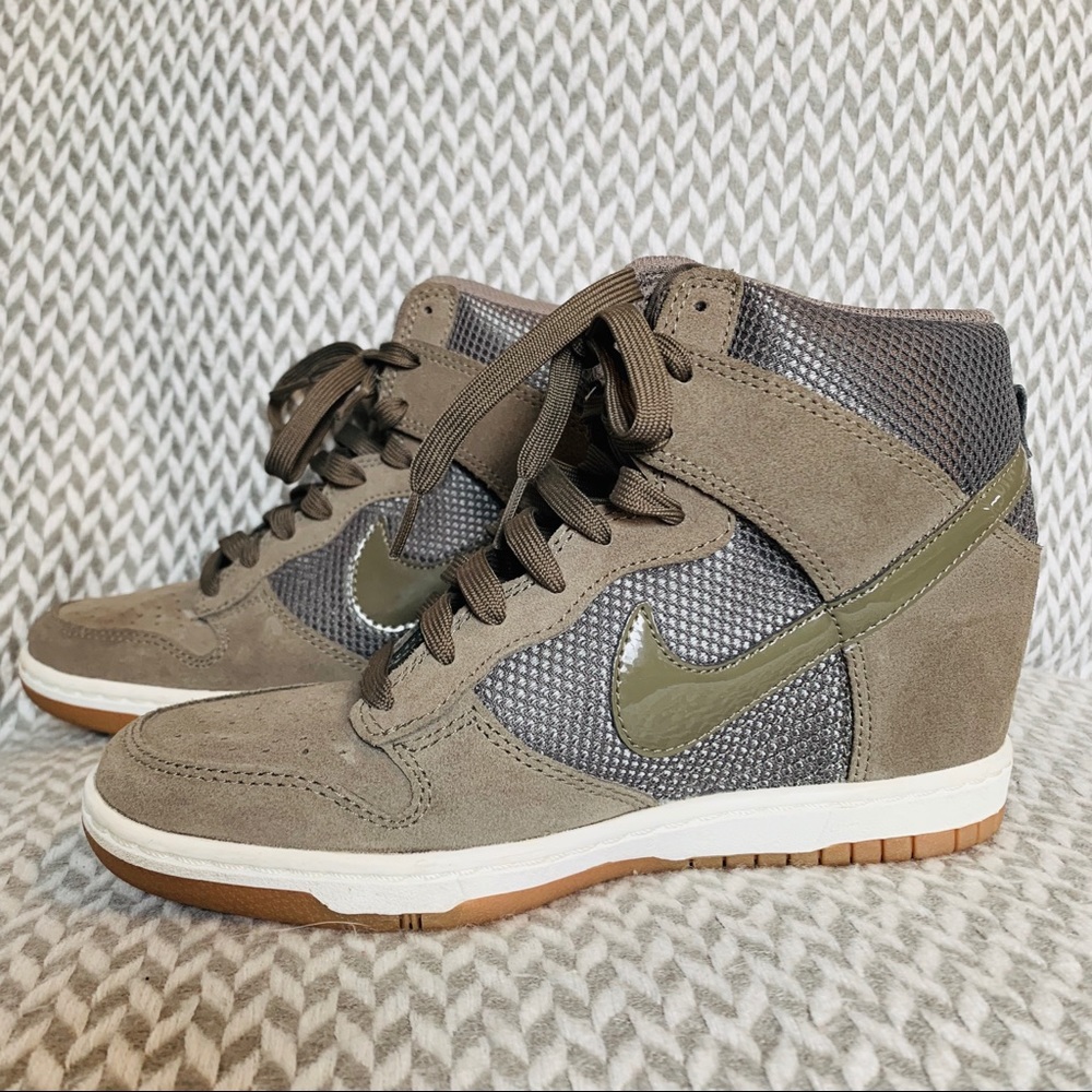 Nike navy green suede hightops